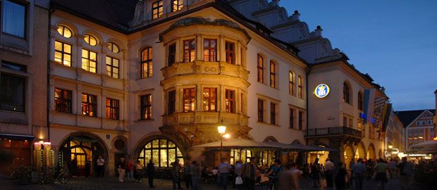 Hofbraeuhaus by night